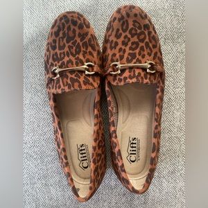 Cliffs by WHITE MOUNTAIN Leopard Print Flats
